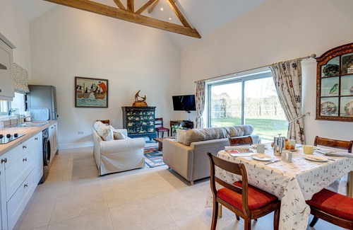 Bladon House | Dairy Lodge | Bladon Holiday Let | 2 Beds & Sleeps 4