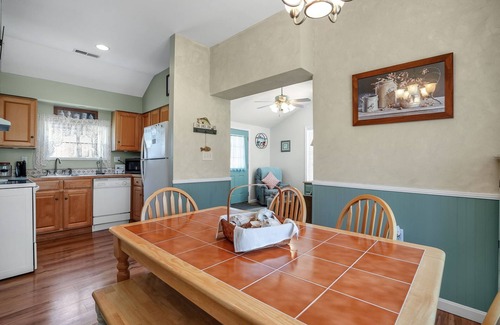 Chincoteague House | Daisey Cottage - Pet friendly w/Fenced yard!