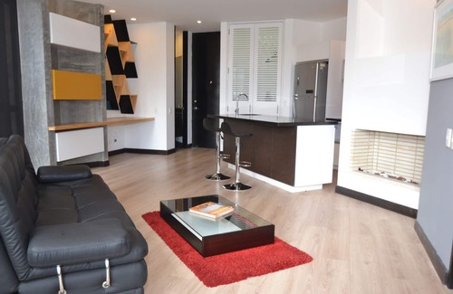 Calle 100 Apartment | DAISY B - 1 Br. Executive Apartment with balcony & squash court