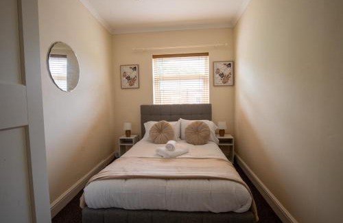 Chadderton House | Daisy Guest House