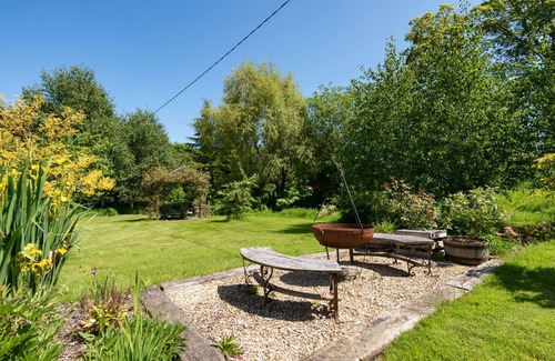 Picklescott Cottage | Daisy's Place - sleeps 2 guests in 1 bedroom