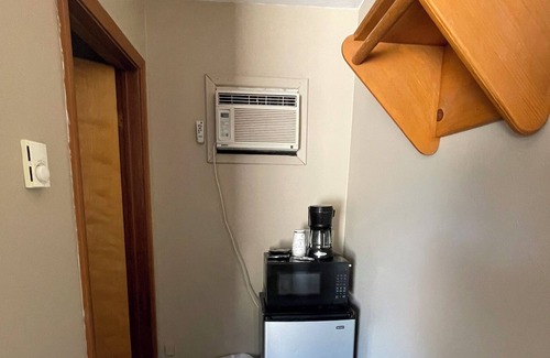 Faulkton House | Dakota Landing Cabins & Motel: Room #4-Cozy, newly remodeled motel room