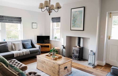 Litton House | Dale House, large farmhouse in Litton with cosy country pub and fabulous walks close by.