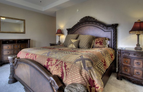 Bean Station Condo | Dale's Lakefront Penthouse w/ 4 king beds, Fireplace, Hammock Sleeps 8