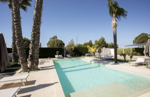 Leverano House | Dalesco Studio Apartment 4 | villa with pool