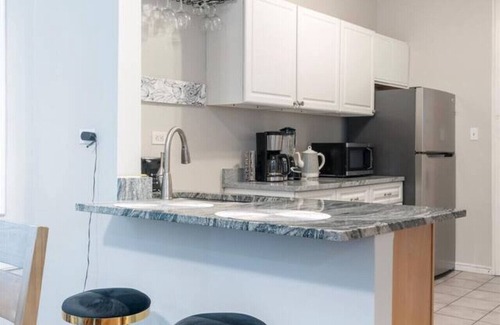 Ducktown Apartment | Dalia Flat - Sleeps 10 - 10 minutes to Downtown