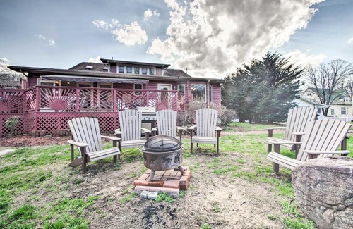 Damascus House | Damascus Home with Fire Pit and Views, Walk to Shops!