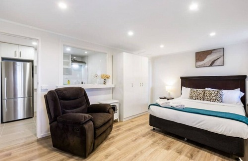 Torbay Apartment | Dan's Torbay Retreat is only 6-minutes to Beach