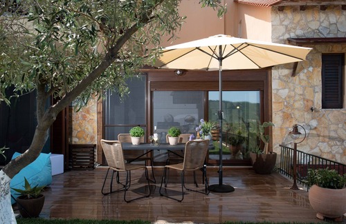 Aristotelis Villa | Dandy Villas Nea Roda - Melodic Waves - Private - Pool - Parking - Cellar
