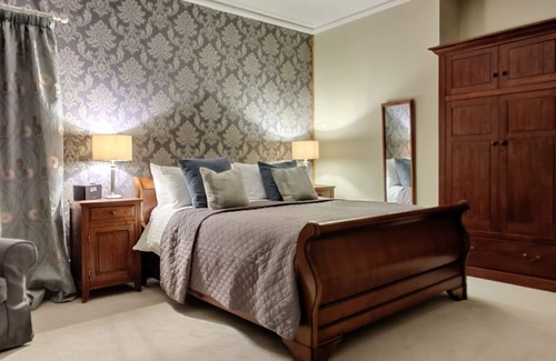 Bossington Bed & Breakfast | Danesbrook B&B ensuite, king, sea view room