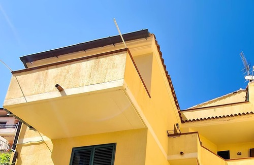 La Maddalena House | DaNiCo Residence: splendid and bright renovated holiday home with parking space