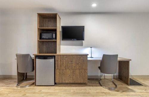 Beresford Hotel | Danny’s Hotel Suites, SureStay Collection by Best Western
