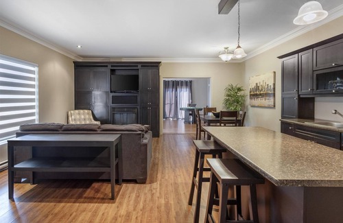 Beresford Hotel | Danny’s Hotel Suites, SureStay Collection by Best Western