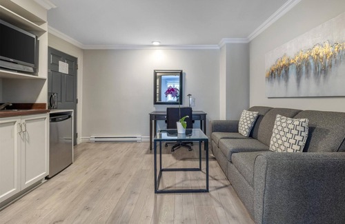 Beresford Hotel | Danny’s Hotel Suites, SureStay Collection by Best Western