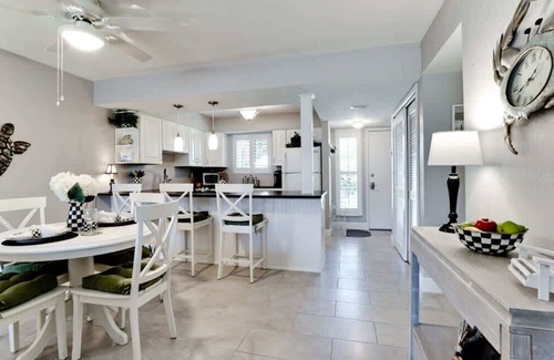 Bradenton Beach Condo | Dans Florida Condos Four Palms at Runaway Bay