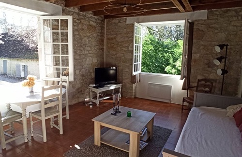 Le Roc House | Dans un Écrin de Verdure, Maison Pour 3, à la Frontière du Lot et du Périgord