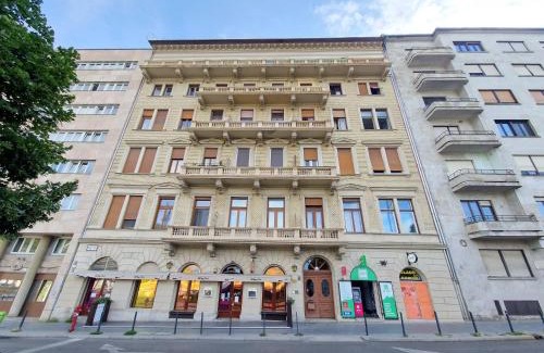 Inner City Budapest Apartment | Danube Wonder View apartment