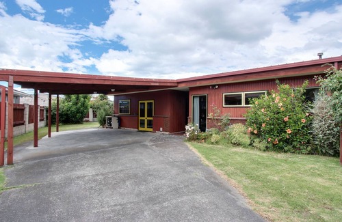 Taradale House | Darcy Delight - Taradale Holiday Home