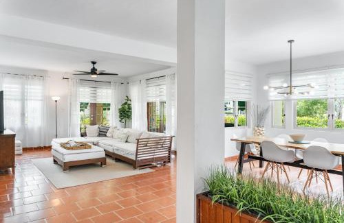 Cerro Gordo Villa | Daria Beachfront community steps 2 pool- Generator