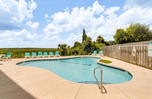 Darien Apartment | Darien Condo with Boat Dock Access Walk to Downtown