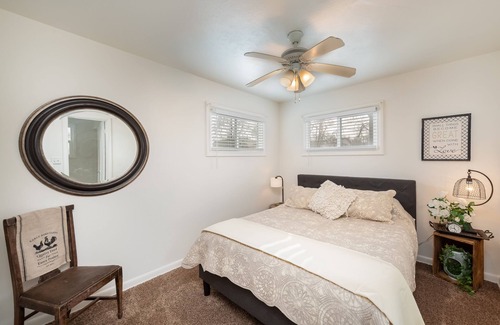 Caldwell House | Darling Downtown Everett+Wifi+Long term Stay+Dog Friendly