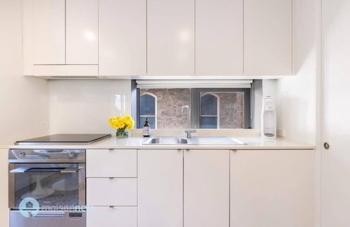 Woolloomooloo Apartment | Darlinghurst Apt W A/C Balcony Only A Walk To CBD