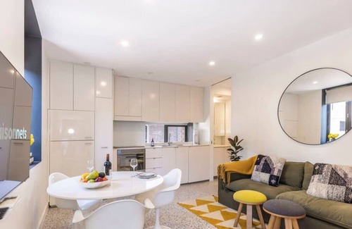 Woolloomooloo Apartment | Darlinghurst Apt W A/C Balcony Only A Walk To CBD