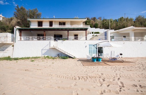 Trappeto House | “Darsena”, a fine loft directly on the beach