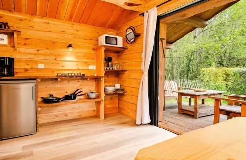 Locmaria-Berrien Ski Chalet | Das Haus der Minderjährigen - 2 Schlafzimmer - ohne Sanitäranlagen 4 Personen