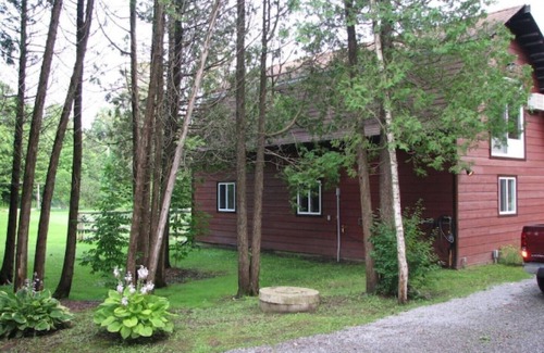 Clarington Cottage | DASHTA Retreat (Rustic Country Guesthouse)
