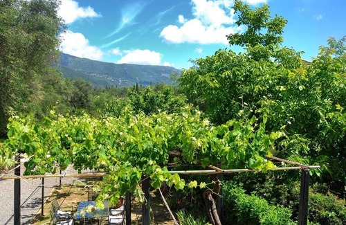 Kato Korakiana House | Dassia House - Large plot, 1700m from the sea.