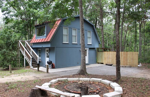 Daufuskie Island Cottage | Daufuskie Cottage Historic District/High Speed Wifi/Pet Friendly