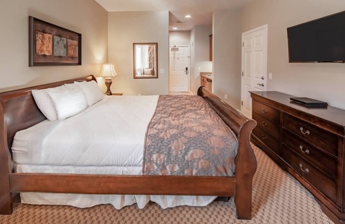 Genoa Condo | David Walley's Resort, 2br suite, Sunday check-in