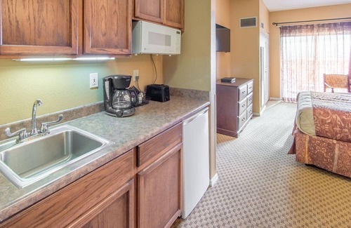Genoa Condo | David Walley's Resort, studio unit, Sunday check-in