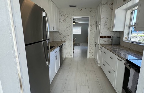 Davis Islands Apartment | Davis Islands Duplex! Overlooking Water! Tranquil and Renovated.