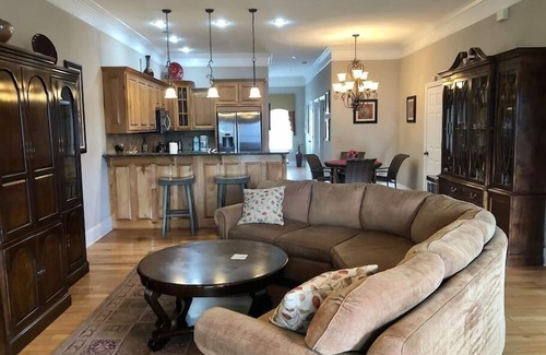 Hiawassee Condo | Day Dreamer - by Chatuge Home Concierge Lake & Mountain Views Condo W/Pool