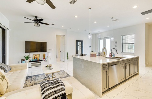 Sunshine House | Day Trip to Fort Myers Beach: Pet-Friendly Home!