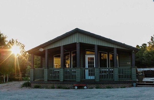 Moab Cabin | Daybreak Cabin @ Whispering Oaks, 20 miles from Moab!