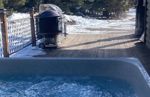 Moab Cabin | Daybreak Cabin @ Whispering Oaks, 20 miles from Moab!