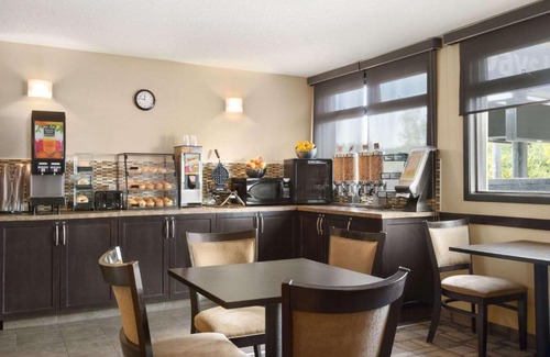 Montgomery Hotel | Days Inn by Wyndham Calgary Northwest