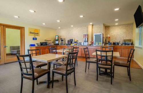 Evansdale Hotel | Days Inn by Wyndham Evansdale Waterloo