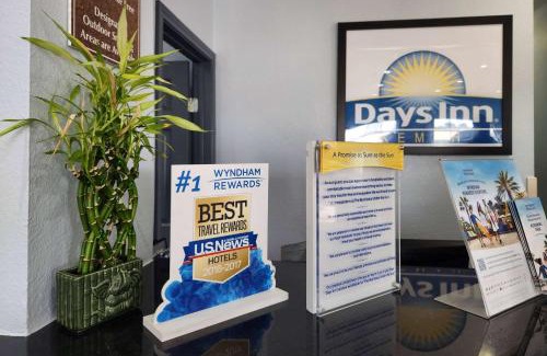 Clear Lake Shores Hotel | Days Inn by Wyndham Kemah