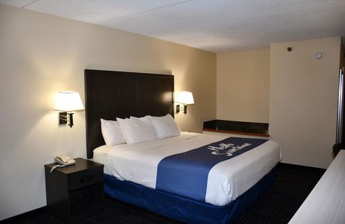 Mounds View Hotel | Days Inn by Wyndham Mounds View Twin Cities North