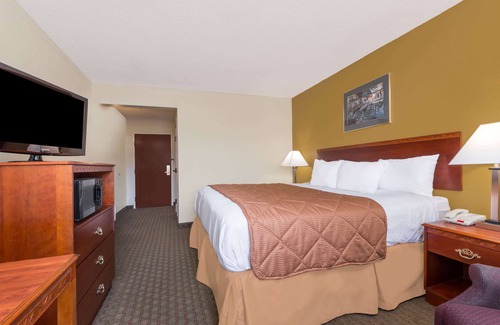 Norton Hotel | Days Inn by Wyndham Norton