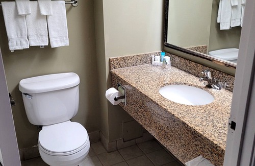 Ramara Hotel | Days Inn by Wyndham Orillia