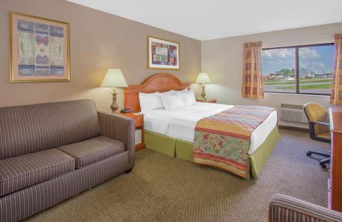 Portage Hotel | Days Inn by Wyndham Portage Cascade Mountain area