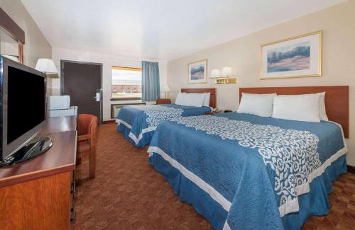 Russell Hotel | Days Inn by Wyndham Russell
