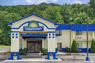 Southington Hotel | Days Inn by Wyndham Southington
