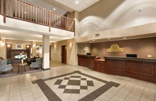 Thunder Bay Hotel | Days Inn by Wyndham Thunder Bay North