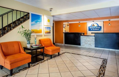 Stevens Point Hotel | Days Inn & Suites by Wyndham Stevens Point